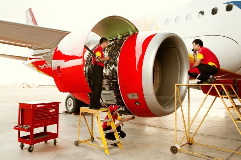 Máy móc của máy bay được kiểm tra sau mỗi chuyến bay